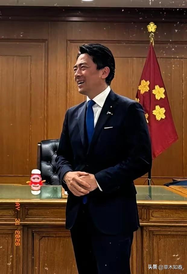 当地时间5月31号，解放军代表沈志雄在香会上质问日本防卫大臣小泉进次郎，日本什么