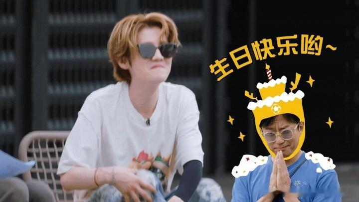 邓超喊鹿晗亲爱的鹿晗就吃撒娇这一套哈哈哈哈哈 鹿晗直言给邓超的段落难度很低，戳破