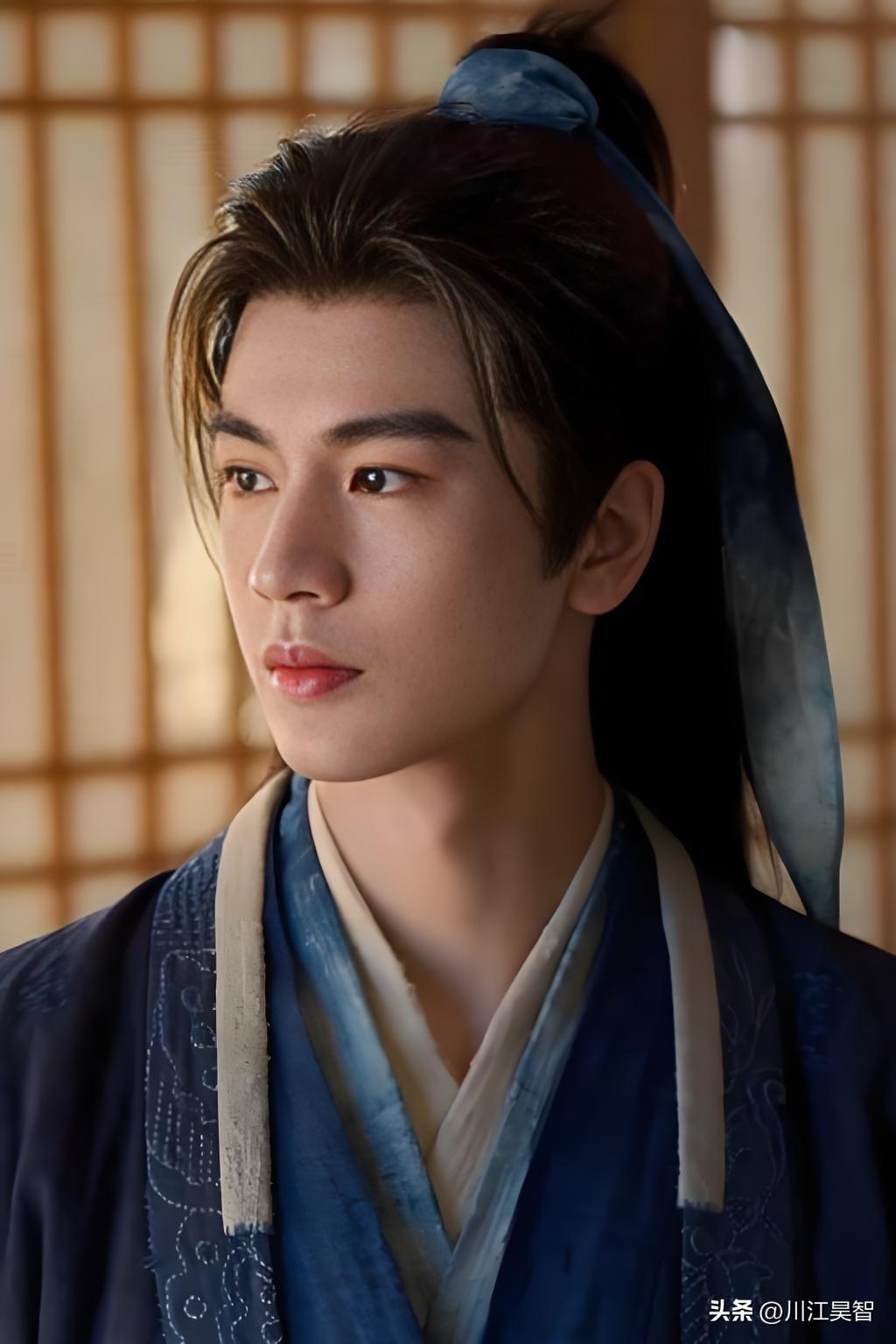 刚刚在看最新的电视剧«逐玉»。听朋友说，男一号帅得很，忘记问故事情节了。结果看了