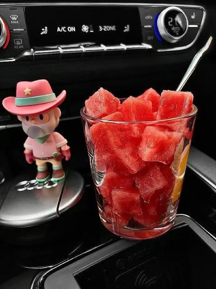 Ö椰✌🏻 ʷºʷ夏天＝🍉➕🍦➕🈳调➕WiFi ​​​
