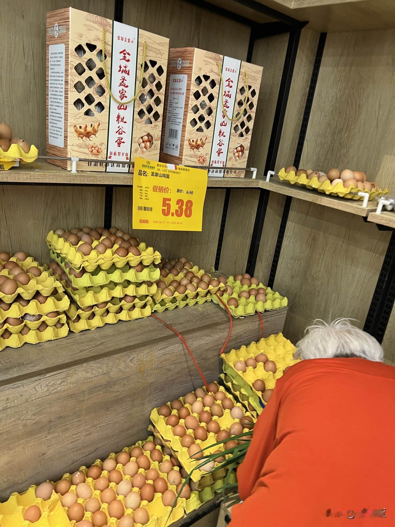 兰州的鸡蛋这两天降价了，从前一阵的6.5元到前几天的5.69元以及今天的5.38