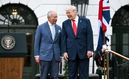 两位国王，这是玩笑，还是在拍马屁？
哈里王子在接受一档喜剧类节目时，曾经嘲笑大漂