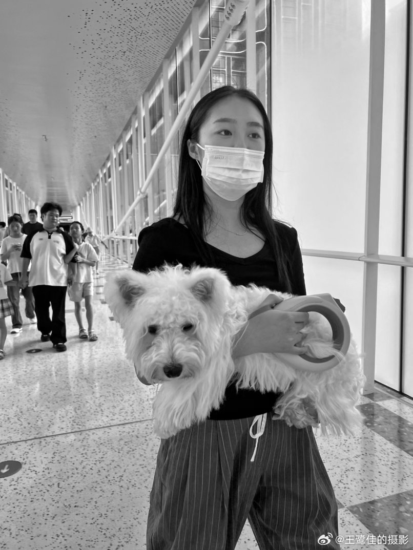 摄影人  街拍厦门：王鹭佳2026在路上？摄影人选择了人文纪实摄影，也就记录了生