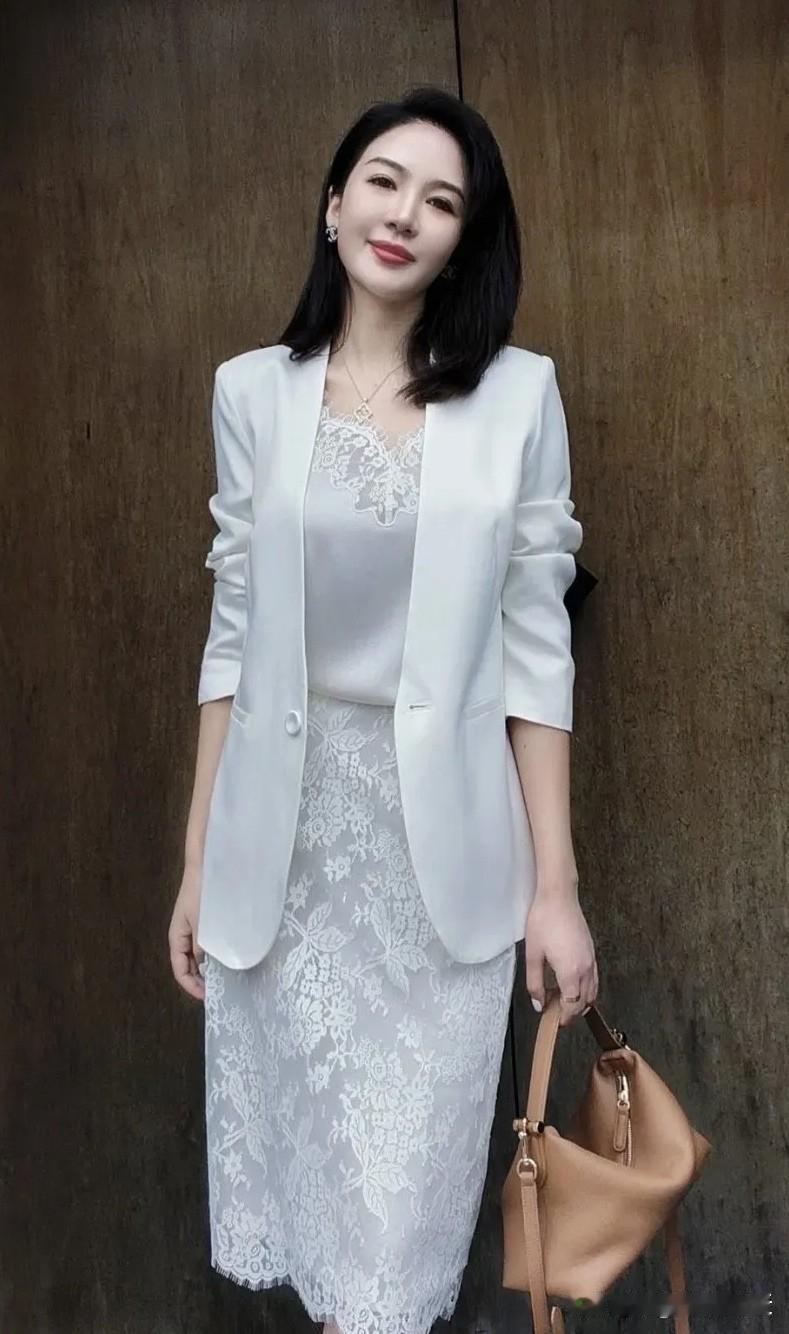 “白衣飘飘，笑靥如花”，总能让人联想到美好的画面。就像三月的垫江五洞唐家坡李花源