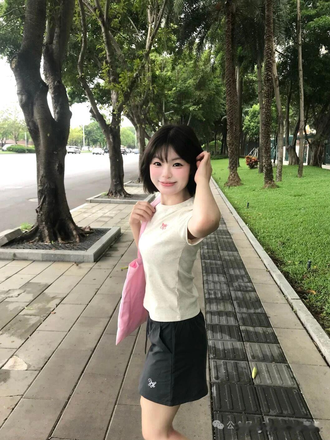 1. 人生不是轨道，而是旷野。
小时候以为人生是一条既定的路——升学、工作、结婚