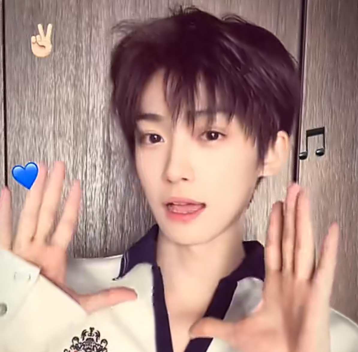 吃个桃桃好凉凉 