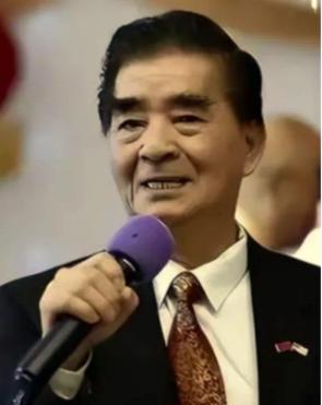 伪装之深，令人咋舌。你敢相信吗？美国潜伏于华多年的间谍头目，竟是一位常年笑容满面