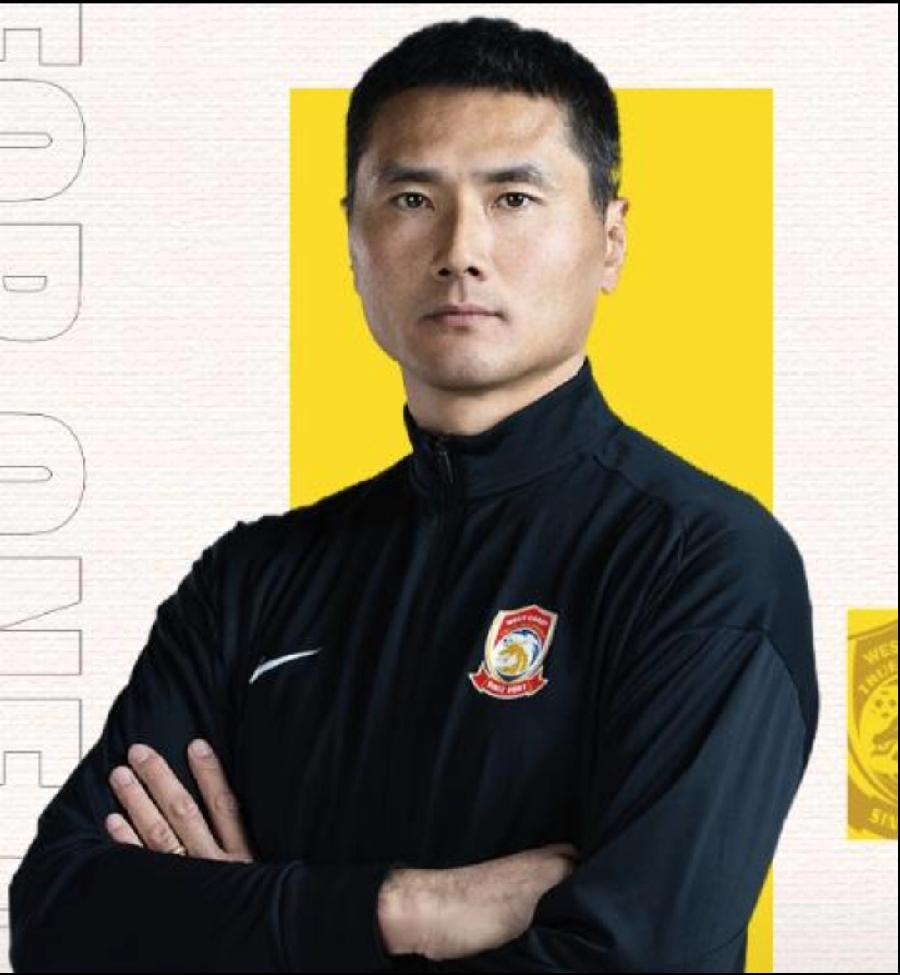 为什么邵佳一担任国足主教练？3个原因：
1.洋帅也救不了国足，土帅比洋帅省钱多了