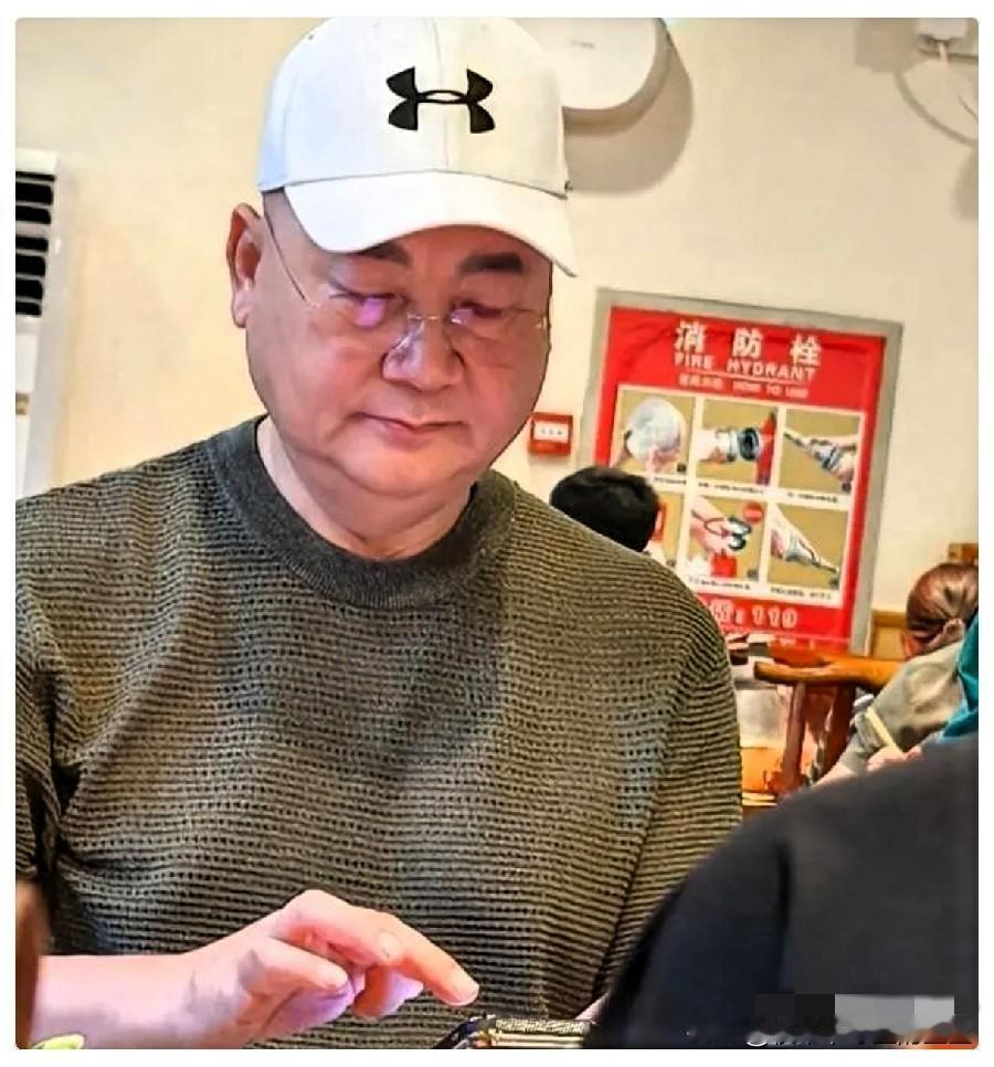 我听一位懂养生的长辈聊起，像迟重瑞这种73岁的人，神色从容、精神饱满，是长期心态
