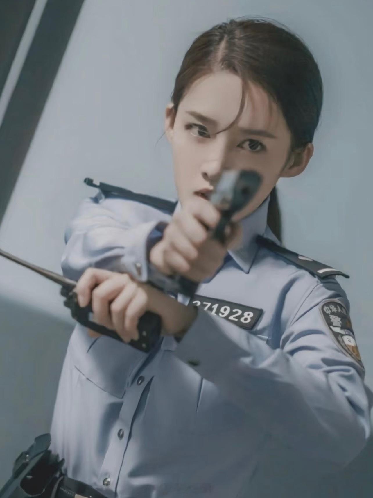网传白敬亭李沁合作刑警时刻 没想到白敬亭的新剧《刑警时刻》的女主定了李沁呐，这也