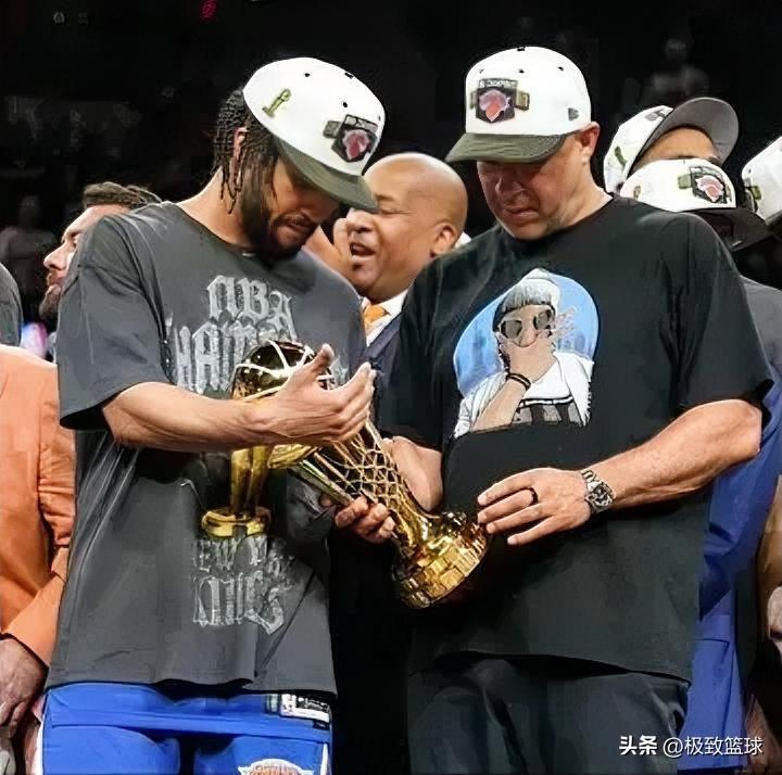 热度直接拉满！41岁老汉詹姆斯76人首秀最低票价1865美元

美媒NBACen