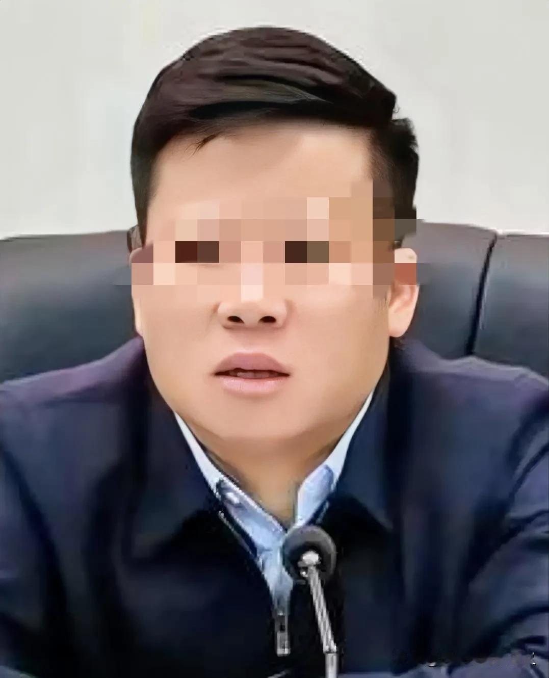 安远的那个李某某还是厉害，你知道他是怎样做那件事吗？据说他约人家一起去唱歌，就是