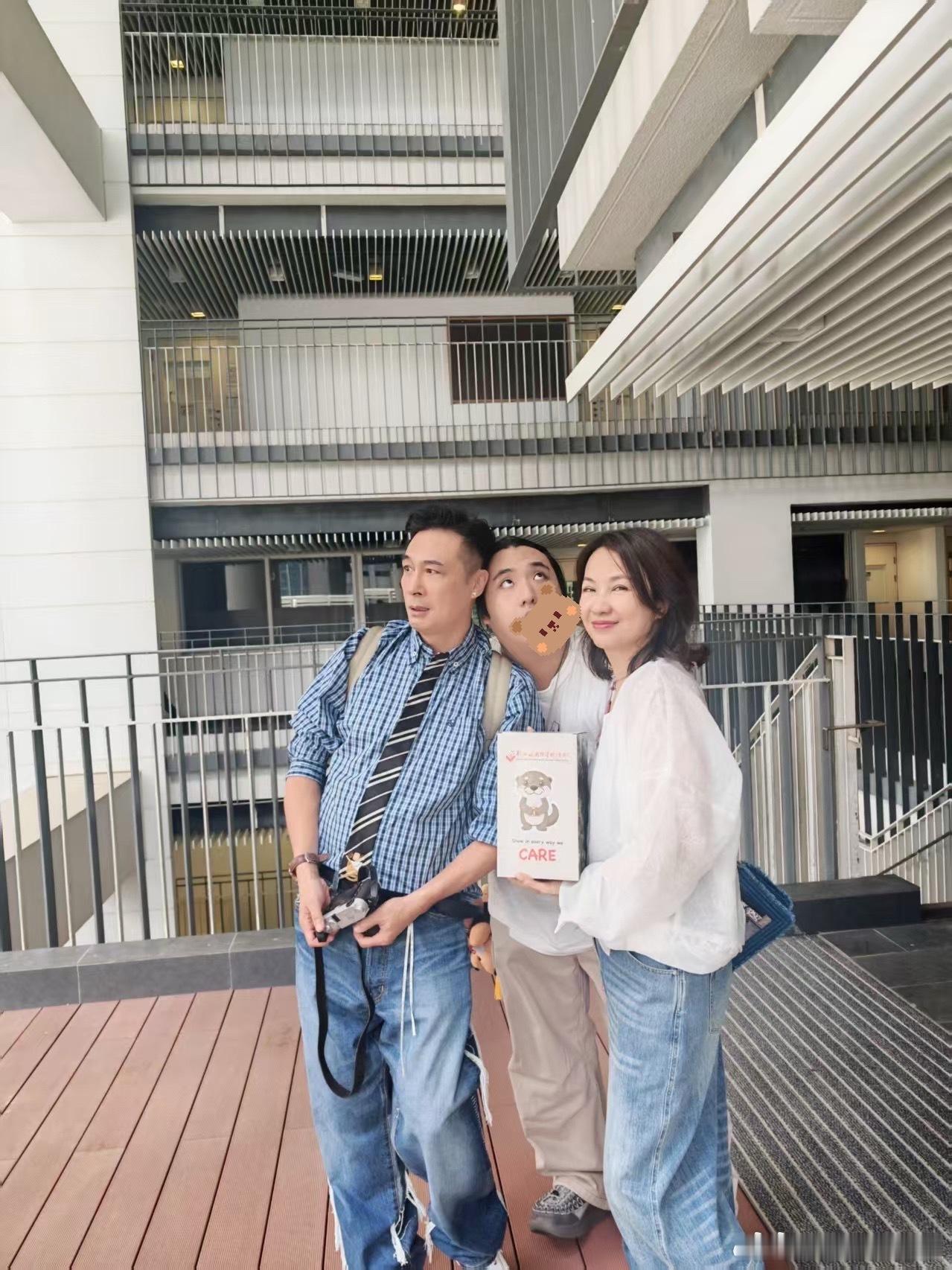 这个互联网还是太逗了费曼发博感慨高中毕业，从幼儿园到小学的不适应，在学校被霸凌，