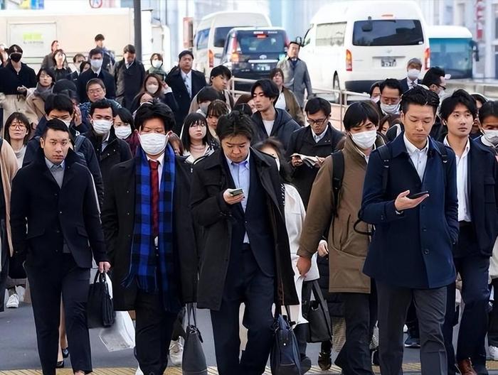 日本对外净资产规模降为全球第三！
 
日本财务省刚公布了截至2025年末的家底：
