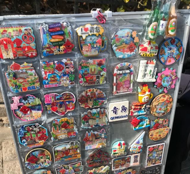 冰箱贴一定要经常挪挪位置 每去一个地方玩必在小地摊上挑两个冰箱贴带回来，开冰箱看