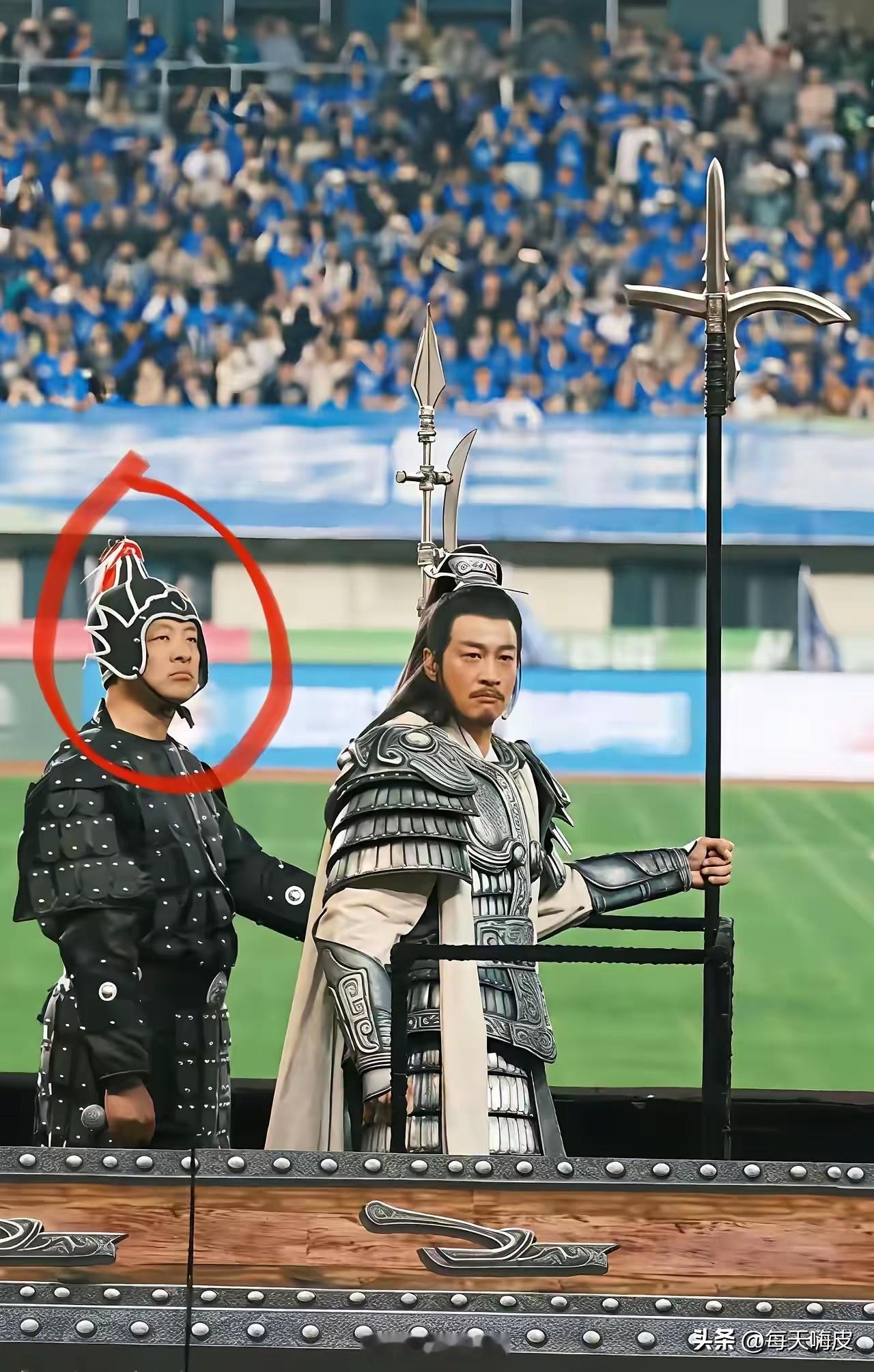 项羽大哥就是不一样！连带着小兵也是很有气质！有点怀疑他想抢戏！ 