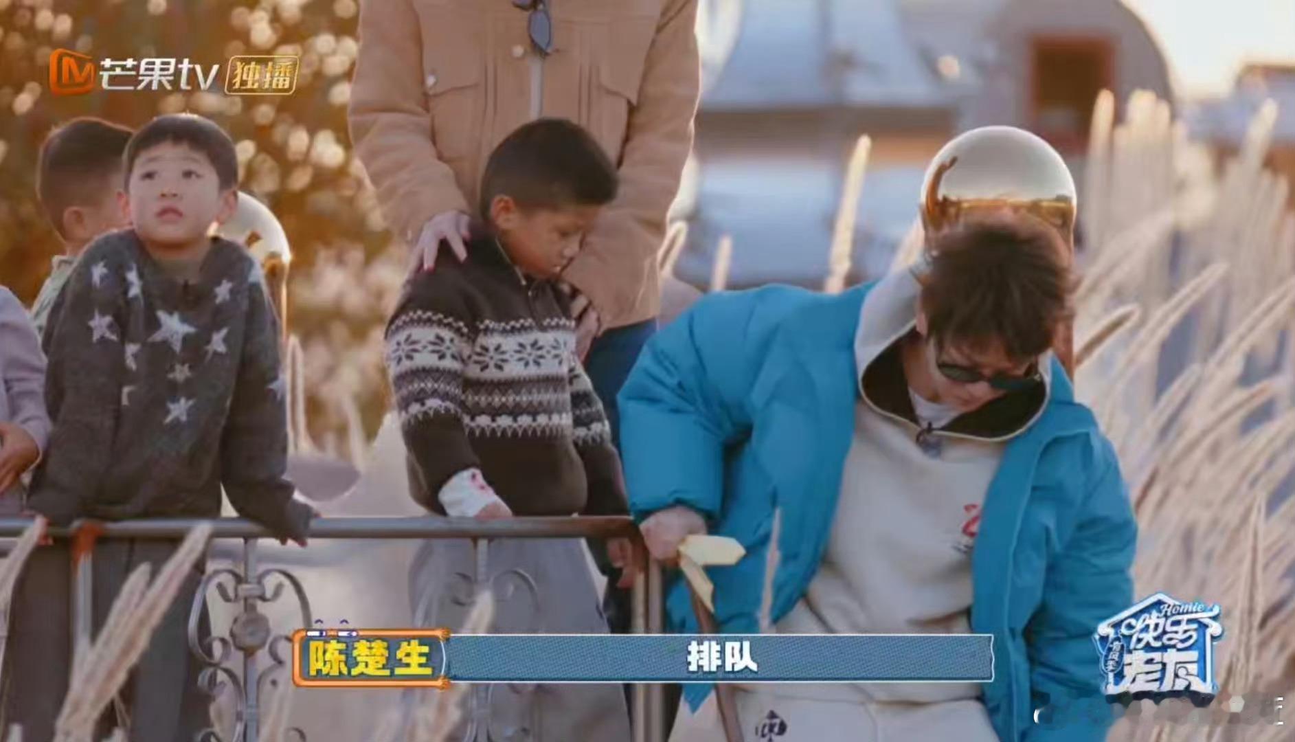 陈楚生 王栎鑫我也要抱抱糊糊接小朋友们下楼梯的时候，生哥突然冒出一句，我也要抱抱