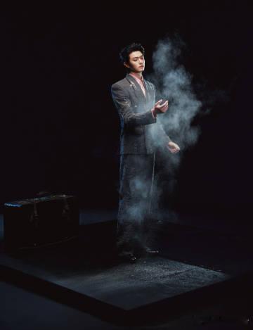 许凯VOGUE造型出图许凯电影质感时尚力许凯登上 VOGUE，大片质感像电影剧照