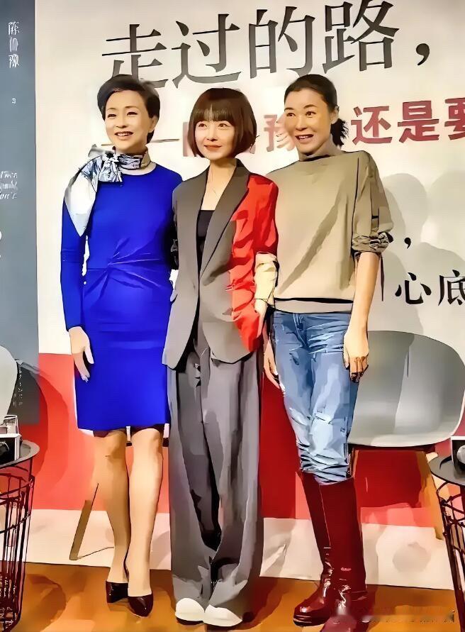 这么同框一对比，瞬间柯蓝都被比下去了，衣服又土，长相又有点显老，和好看的人站一起