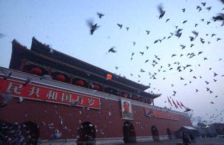 天安门放飞10000多只和平鸽，这一刻太震撼！