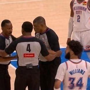 《就在今天，5月27日，NBA传来了福克斯、科内特新消息》第三节还剩大约56秒，