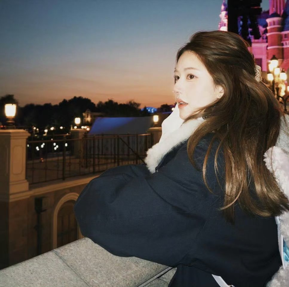 赵露思 公主回城堡特别萌啊