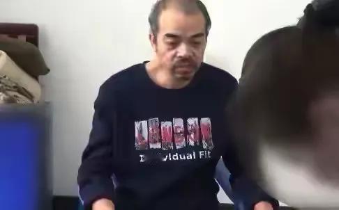 间谍罪、非法获取国家秘密罪，被判死刑，一点都不冤枉。
这人就是张向斌，其所作所为