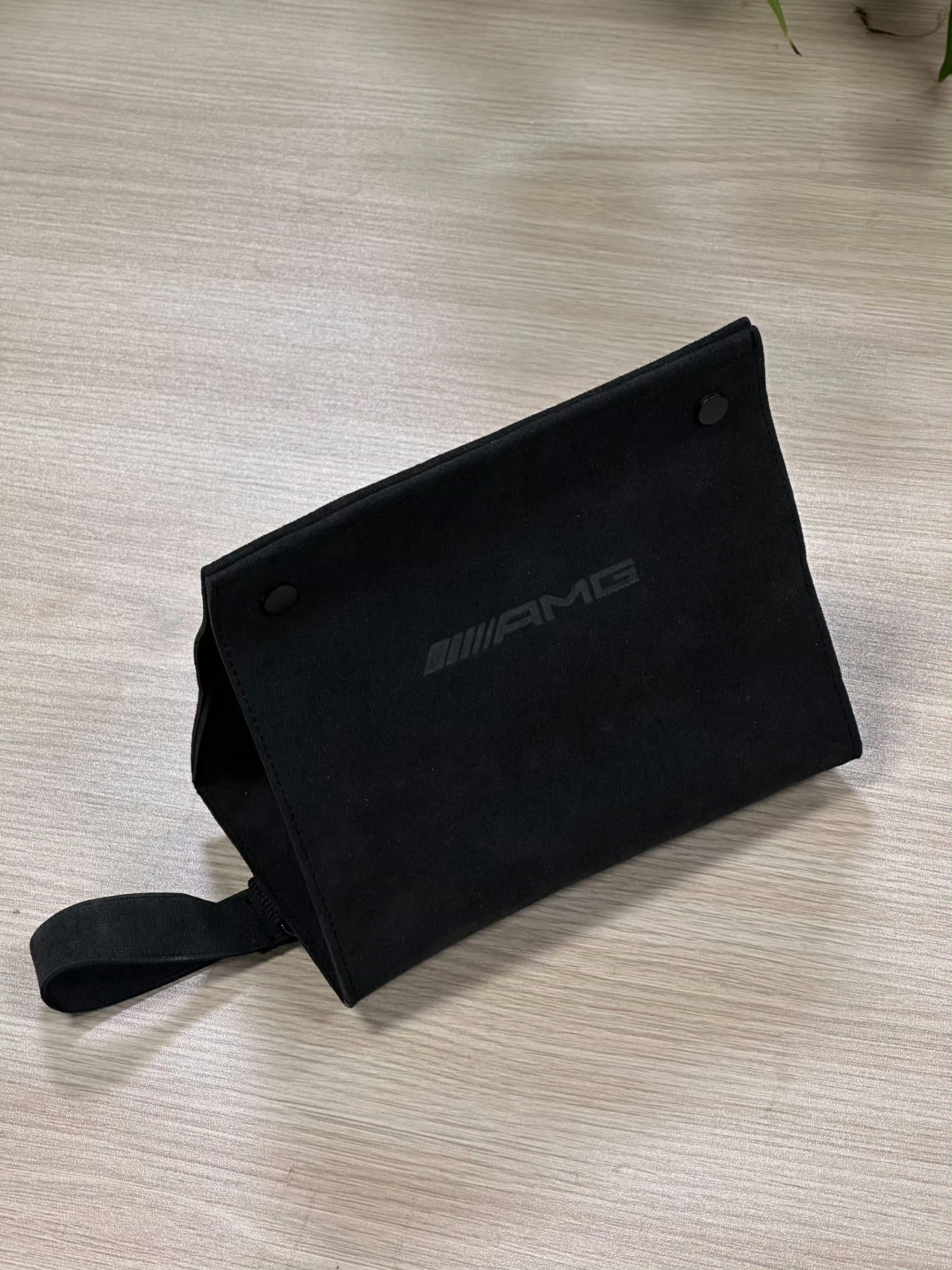 大伙中奖了一定要记得填收货地址呀这个AMG 麂皮纸巾盒 再抽一次！老规矩，评论就