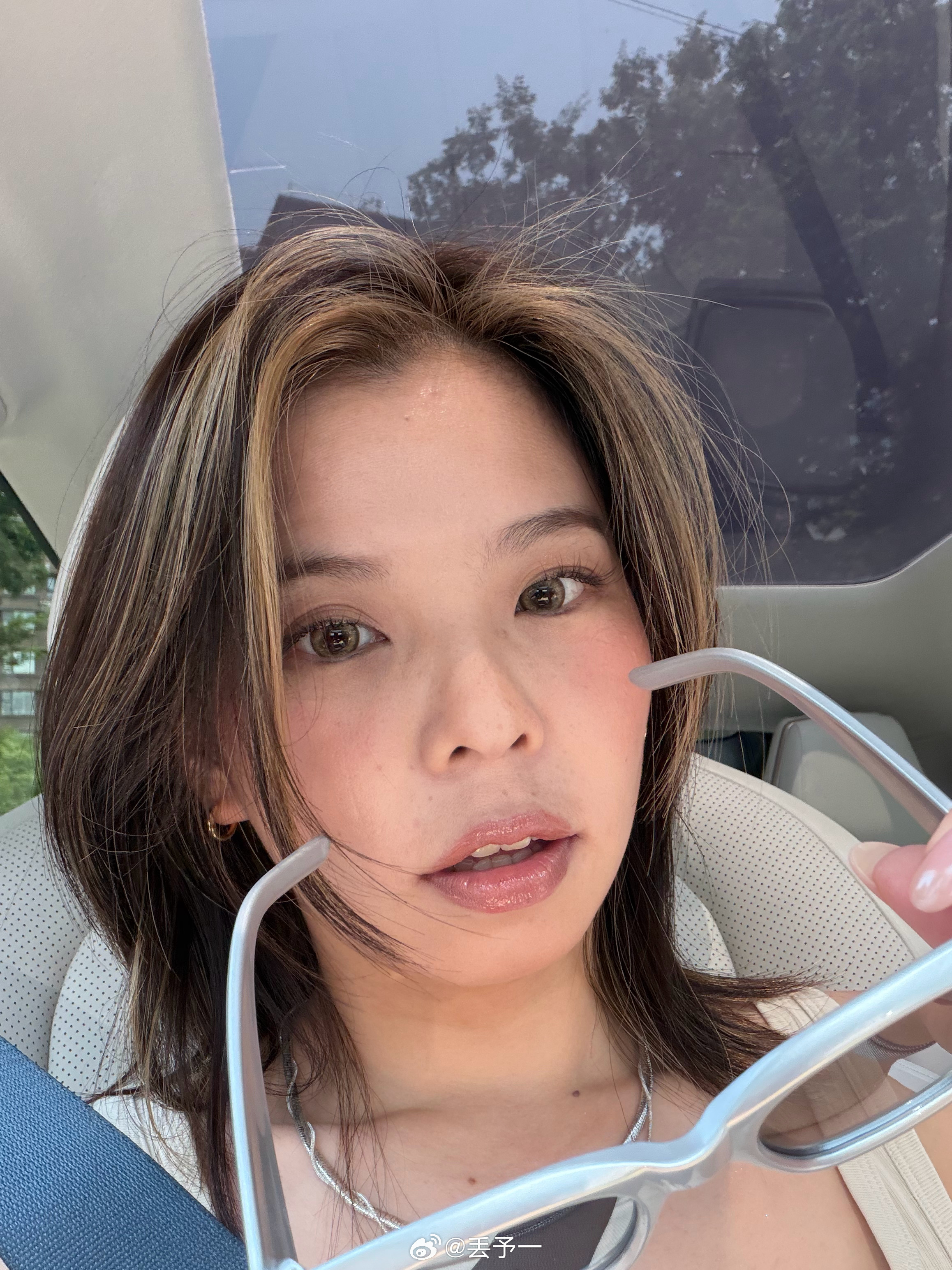 我姐妹给推荐了睫毛我又换了个眼珠子 今天核心出装了！