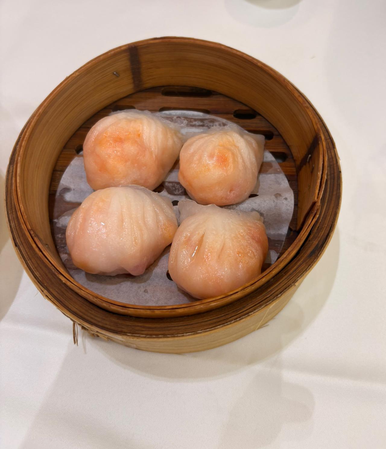 网上说，一个男人，
不抽烟，不喝酒
不打麻将，不嫖娼，
下了班就回家，
工资每个