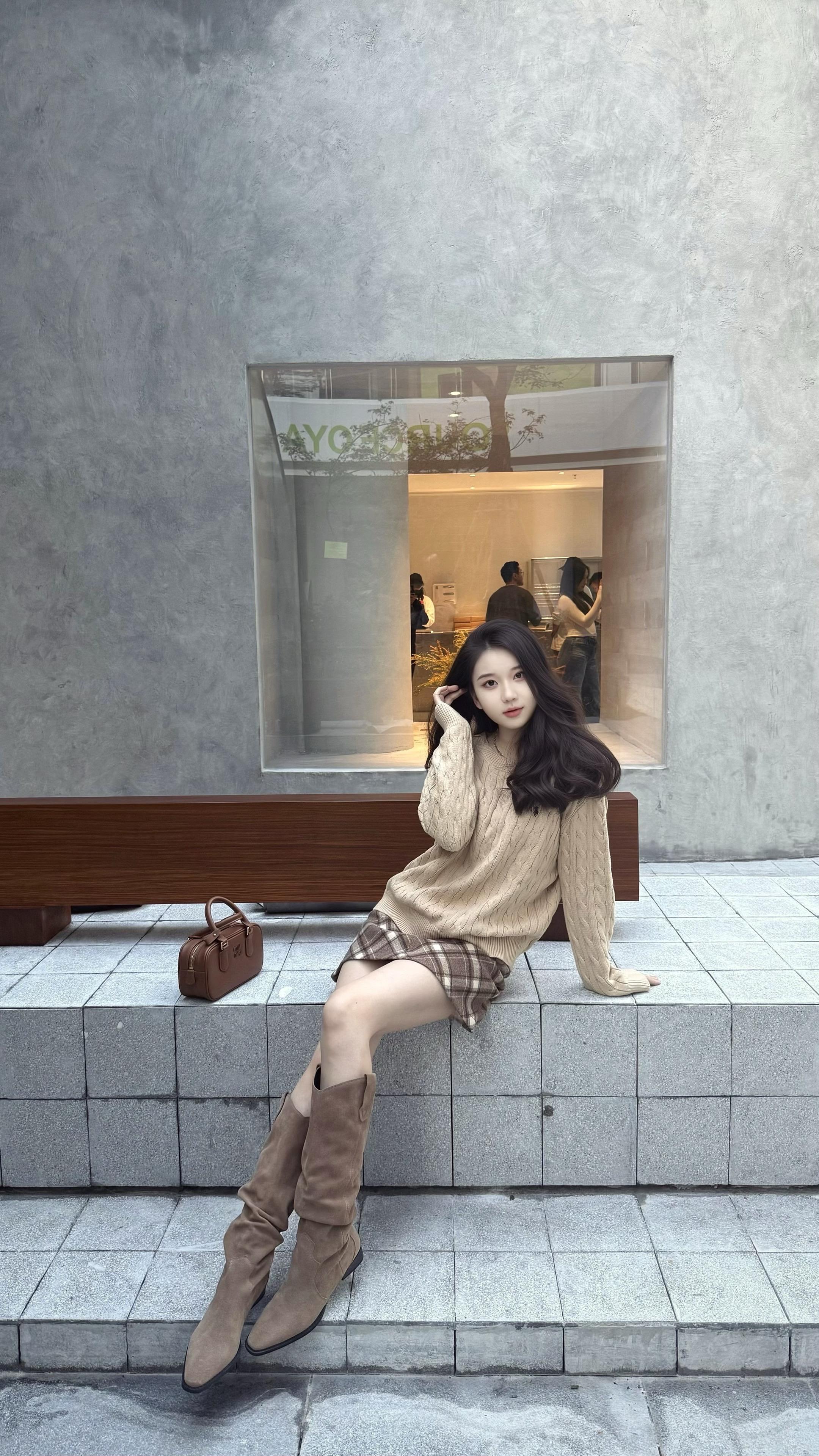 她大我三岁 有着大姐姐的干脆。