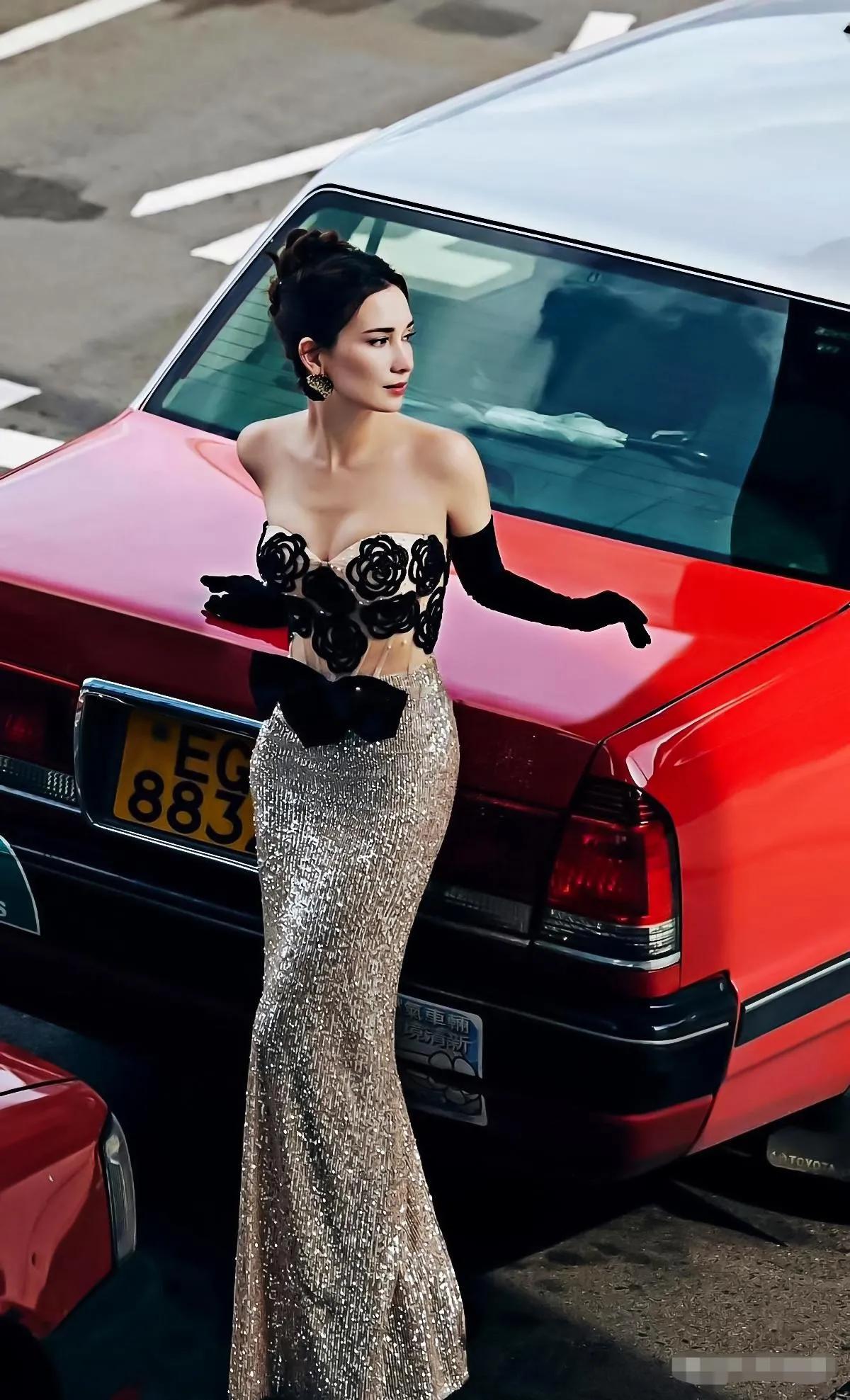 卢靖姗产后身材恢复得太好了，身材依旧火辣，状态也好好，果然明星怀孕生娃都是闹着玩