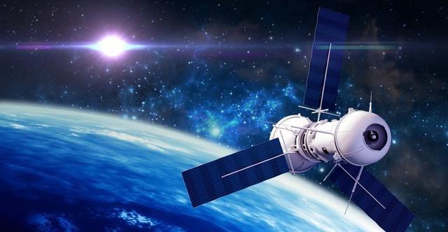 中国搞北斗系统时，美国曾扬言必要时可击毁北斗卫星。可当中国用导弹清理了自己废弃的