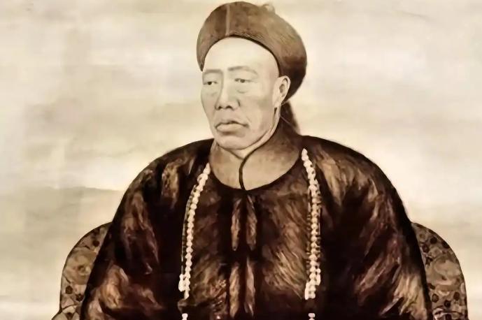 袁世凯擅长花钱笼络人，出手从一两万到四五十万银元不等。像对待张镇芳的儿子张伯驹的