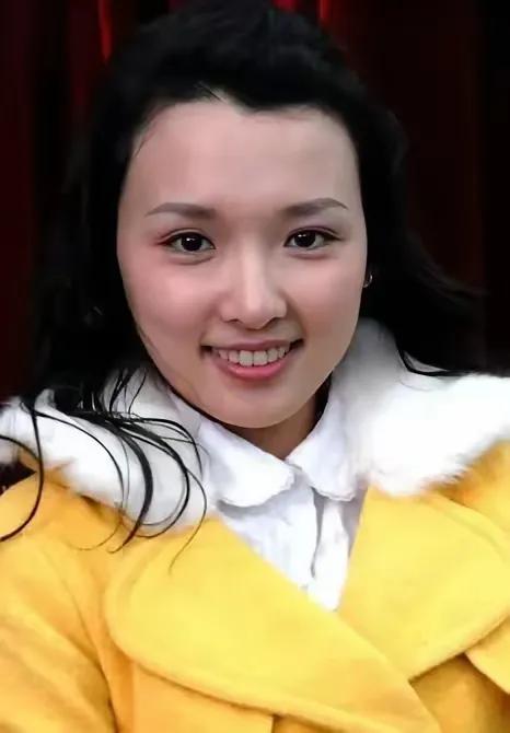 《乡村爱情》里香秀的扮演者王君平看着还这么年轻！她能演香秀这角色也是机缘巧合。拍