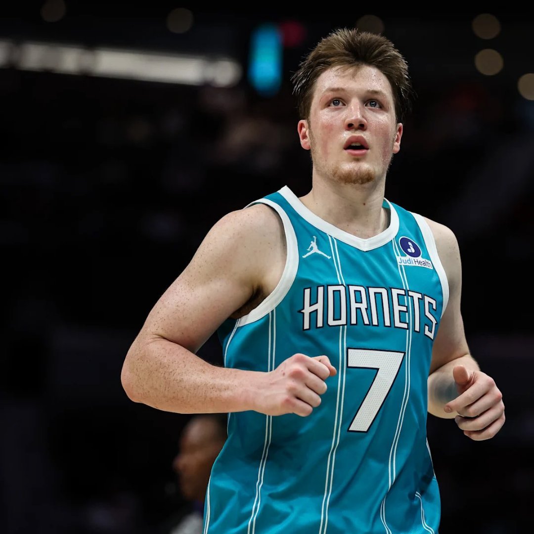 克努佩尔距离打破新秀三分命中数还差9记基本板上钉钉了 目前还是联盟三分命中数第一