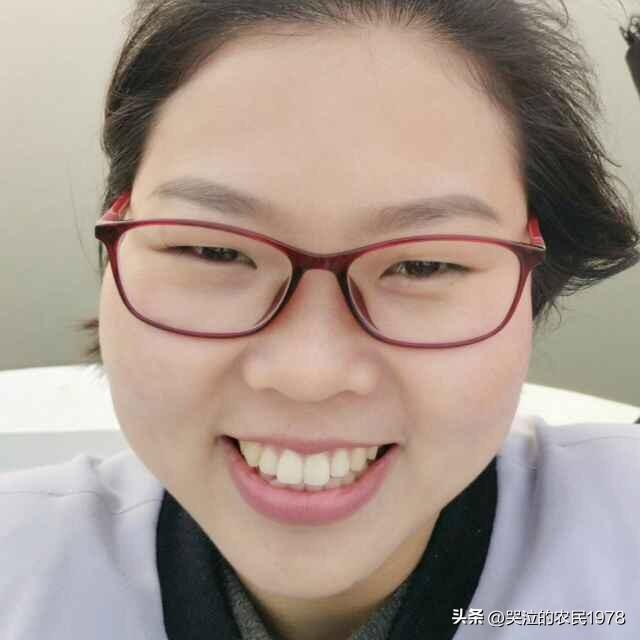 城里面的狗如果不拴绳子就会咬人。而农村的狗即使不拴绳子跑来跑去，也很少咬人。因为