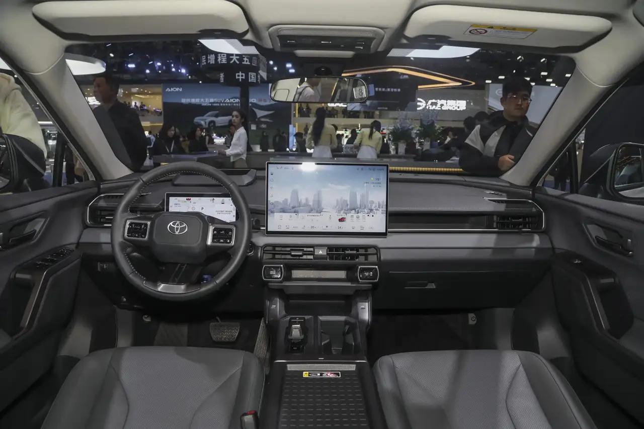 这就是赤裸裸的现实，世界五大车企排名：
第1名、特斯拉：美国
第2名、丰田：日本