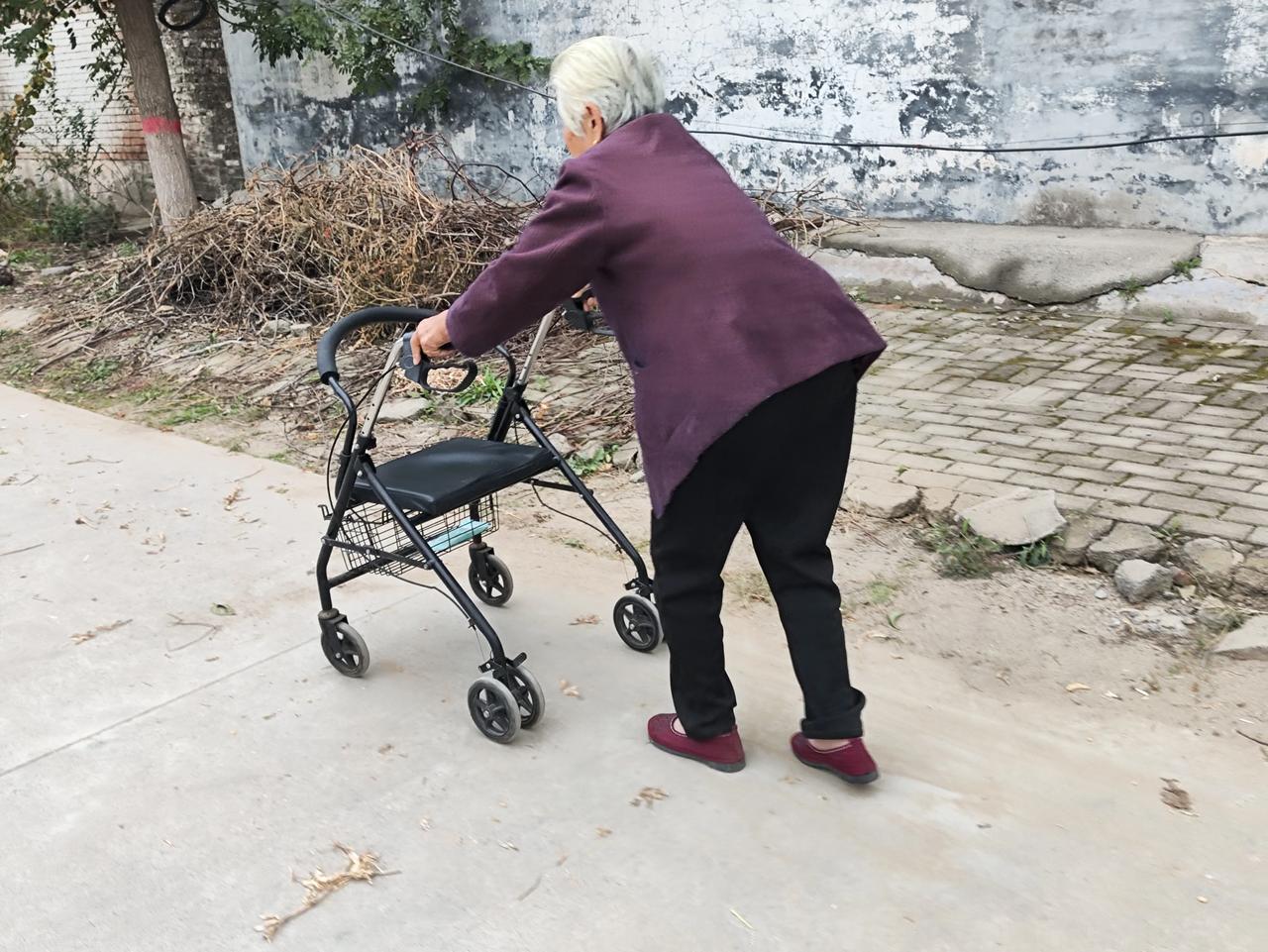 国庆假期你准备怎么过在老家陪生病的母亲。