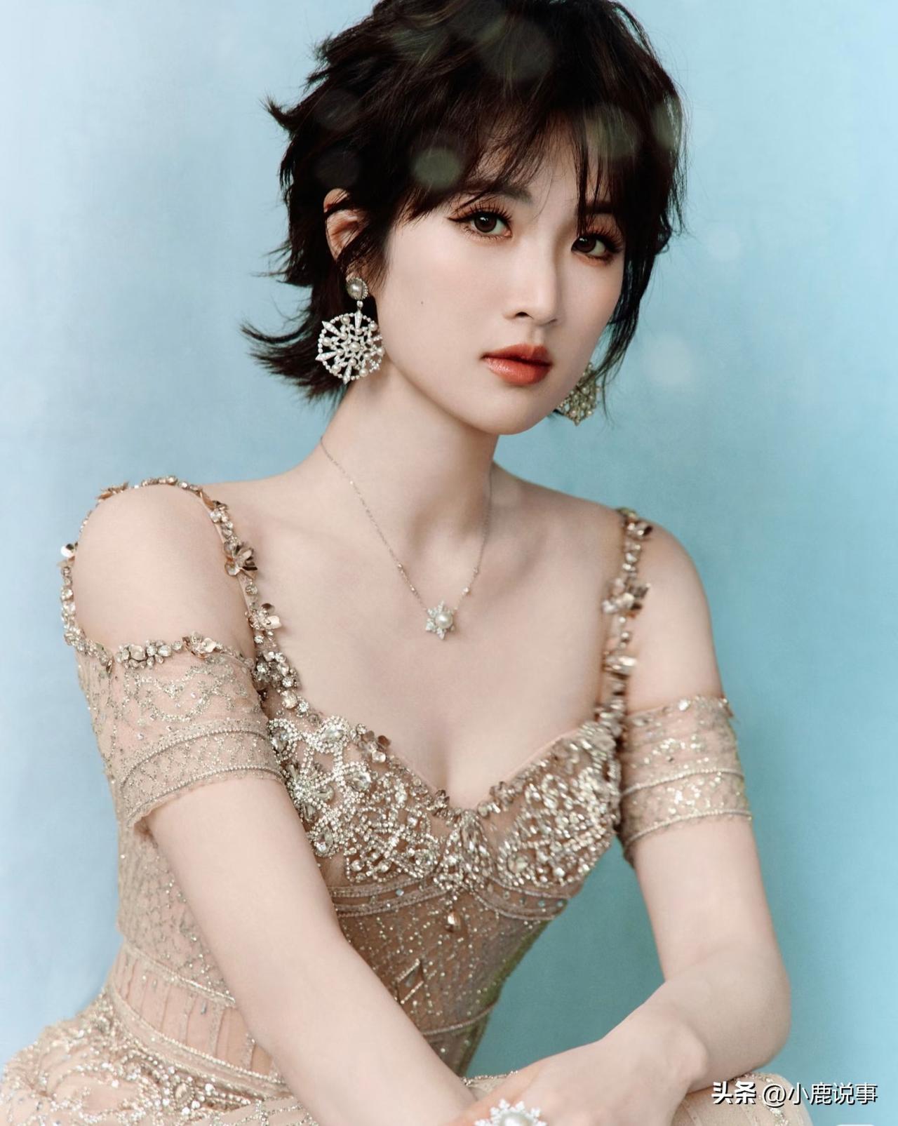 别再吹什么5亿城堡了，
姚安娜根本不住那。
她在北京的住处只是一套普通公寓，主要