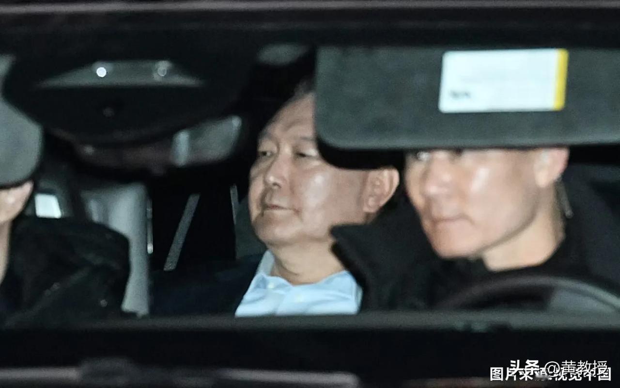 这一刻，不知道他会在想些什么…
给配个台词