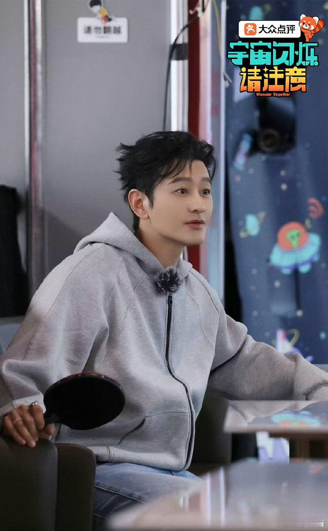 黄晓明想邀请陈梦上宇宙闪烁王鹤棣想邀请王传君武大靖上综艺 黄晓明想请陈梦，除了老