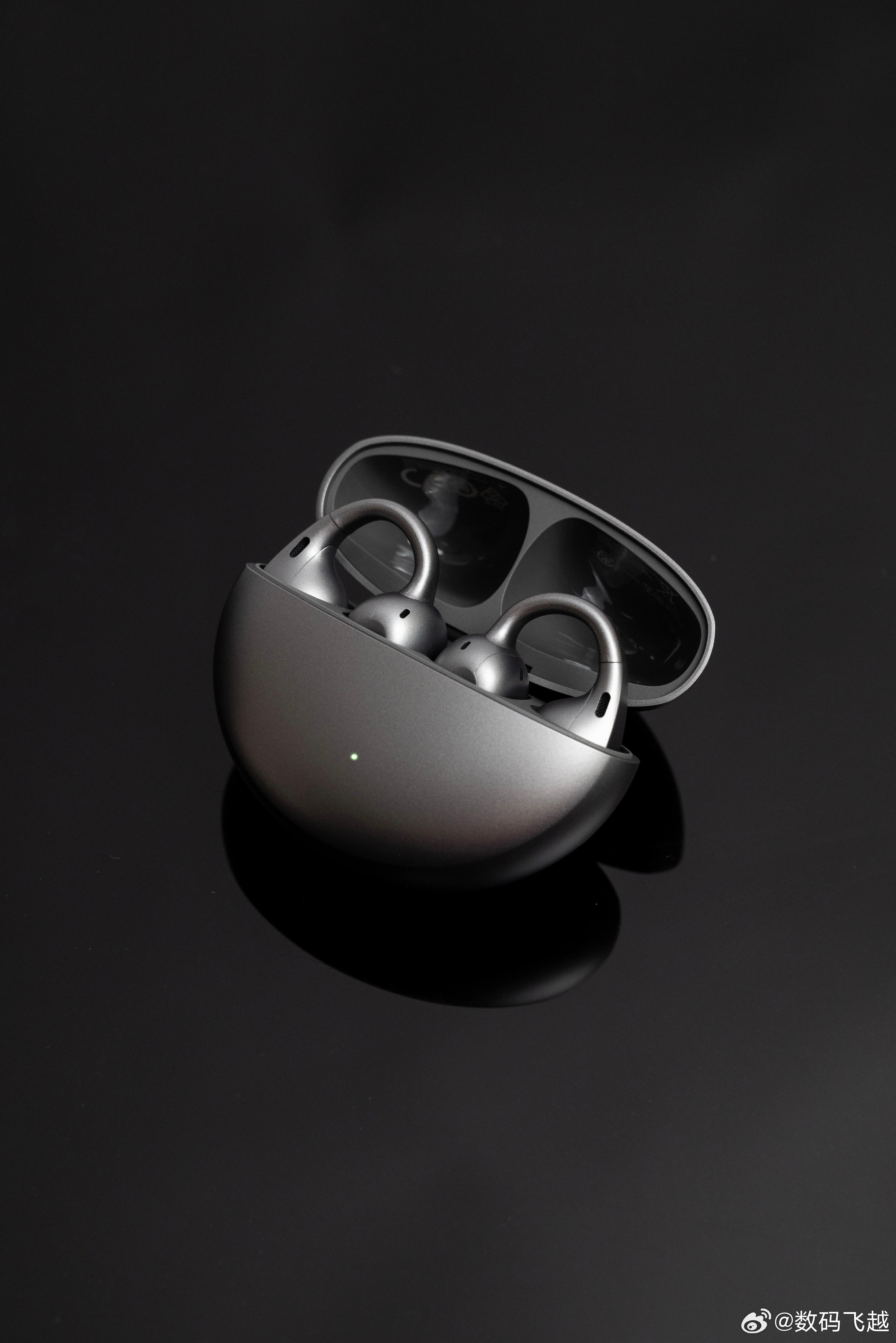 OPPO Enco Clip2耳夹耳机也有丹拿调音，质感非常不错，无感佩戴，高颜