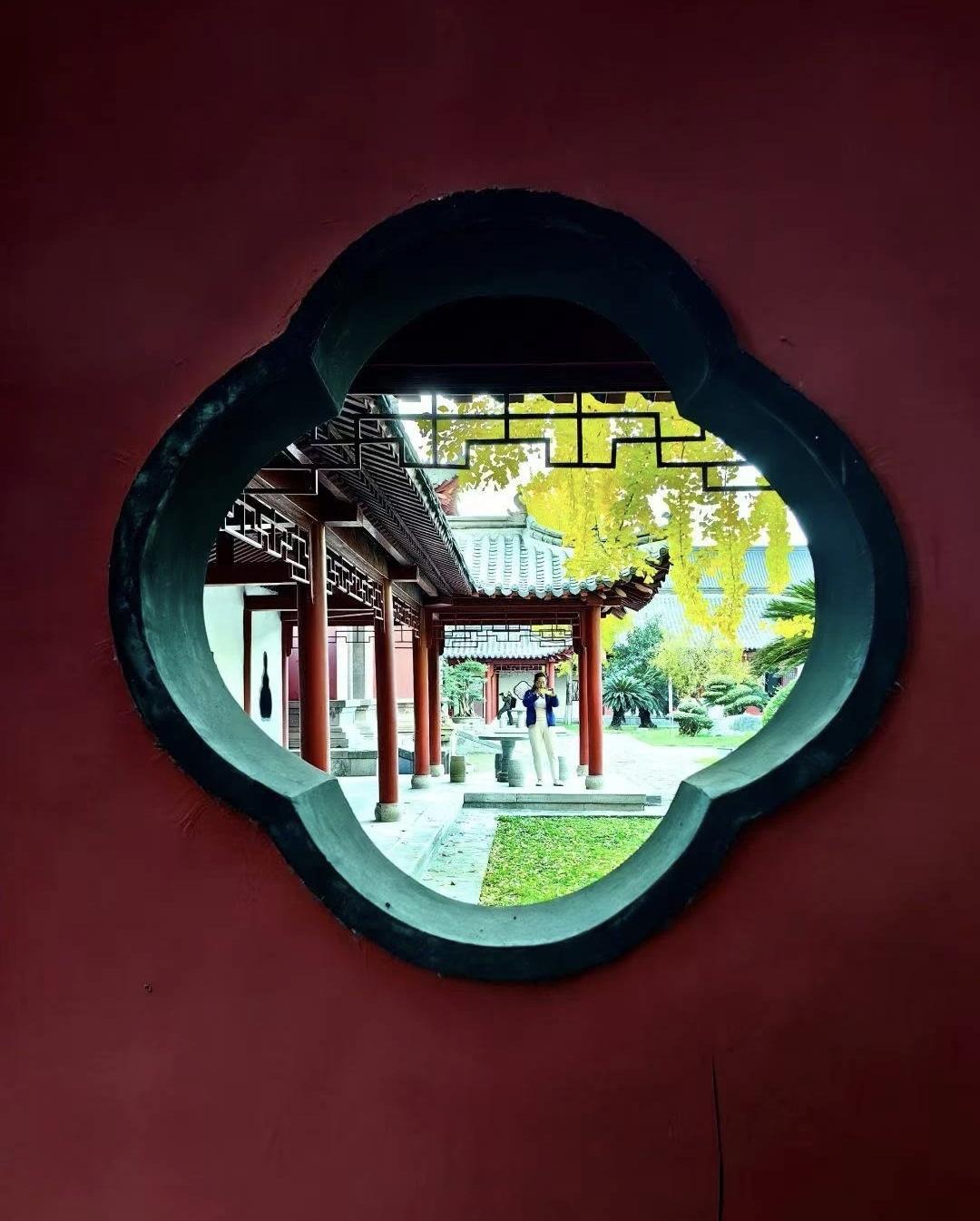 【不浪费今天的快乐，不预支明天的烦恼】
        生活就该如此，不浪费今天