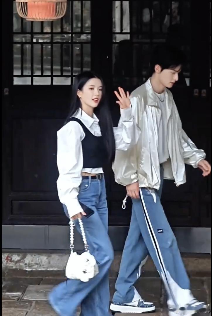 陈鹤一挺帅的 💖大过年磕糖超甜!陈鹤一演的杜仰熙，嘴硬心软遇上真爱💖。洞房后