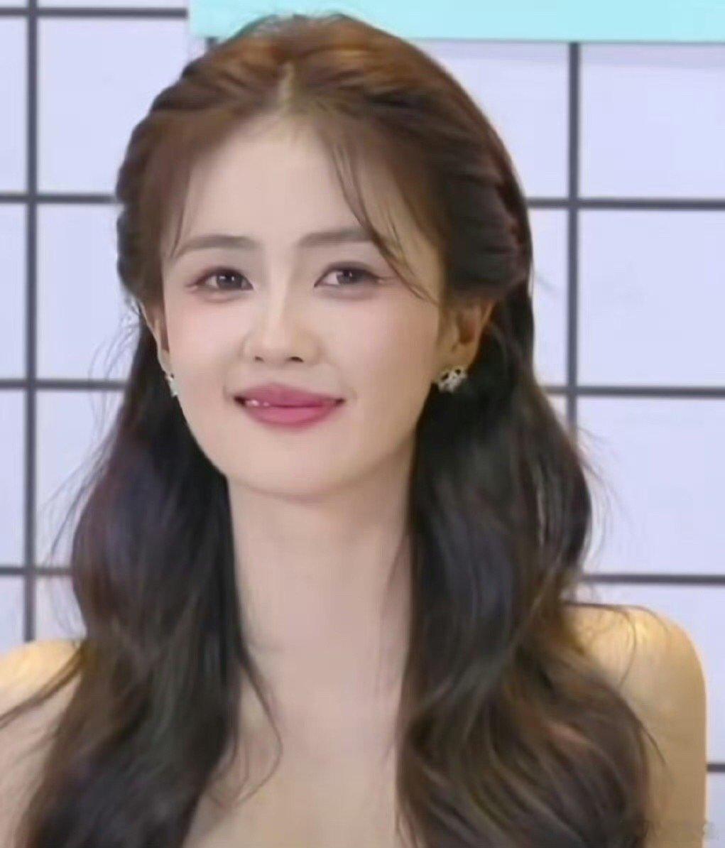 #曾舜晞 白鹿你怎么那么多节目#白鹿真的是太可爱了，好喜欢她和曾舜熙直播时的氛围