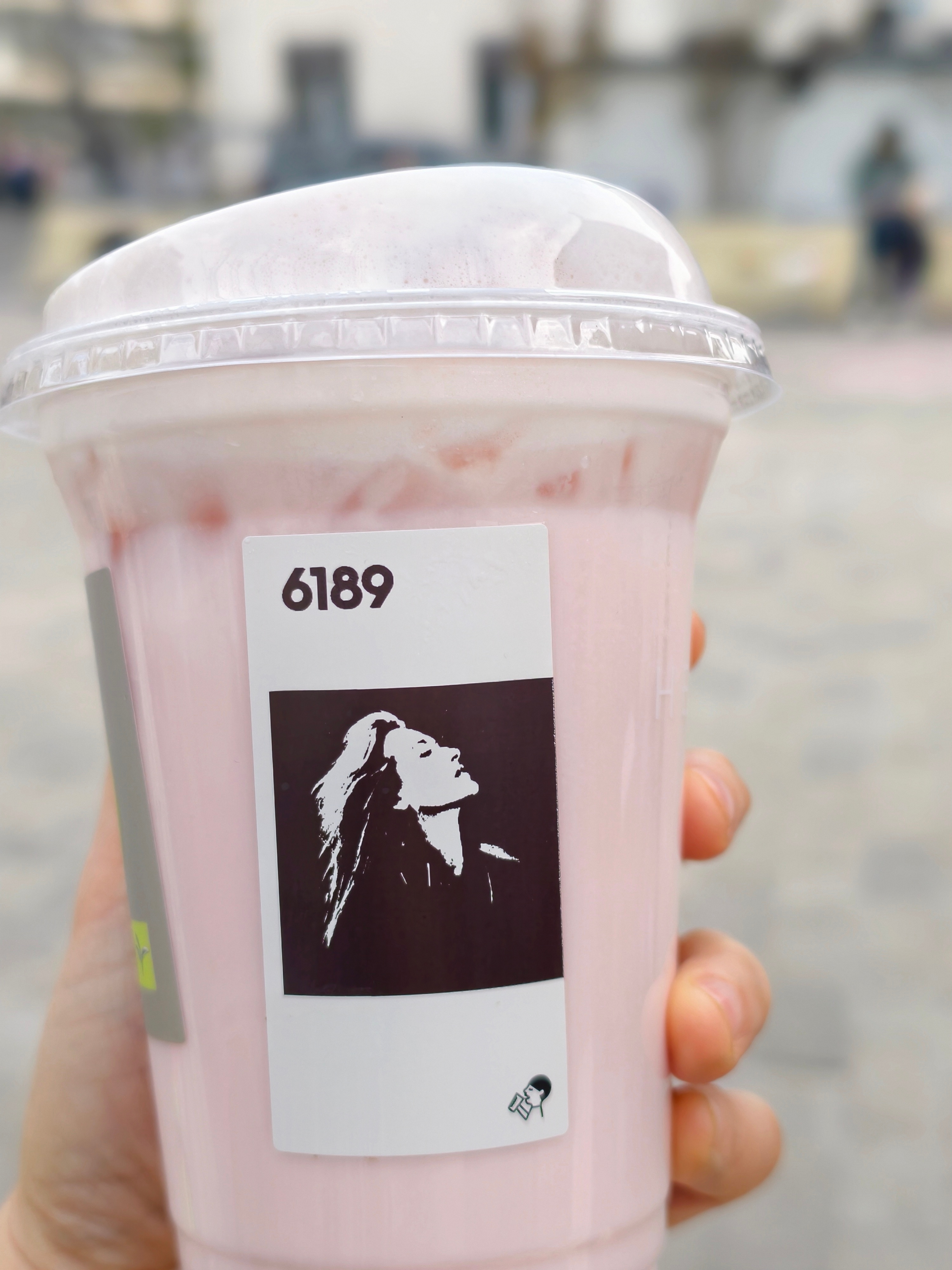 奈斯喜茶这个定制喜贴好玩。 