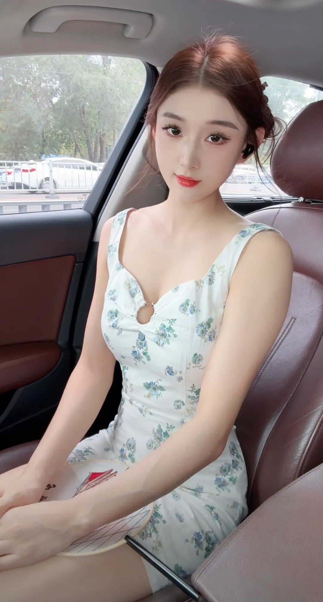 希望我们看见了对方的底牌 了解彼此的阴暗然后我们依然相爱 甚至更爱