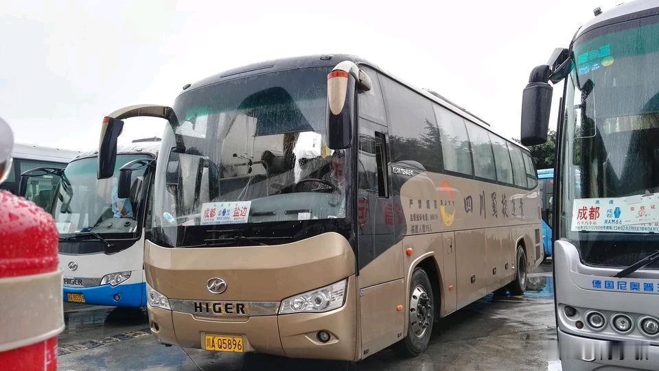 蜀捷客运：穿行巴山蜀水的旅途印记
承载着巴蜀大地出行记忆的经典客运，四川蜀捷的客