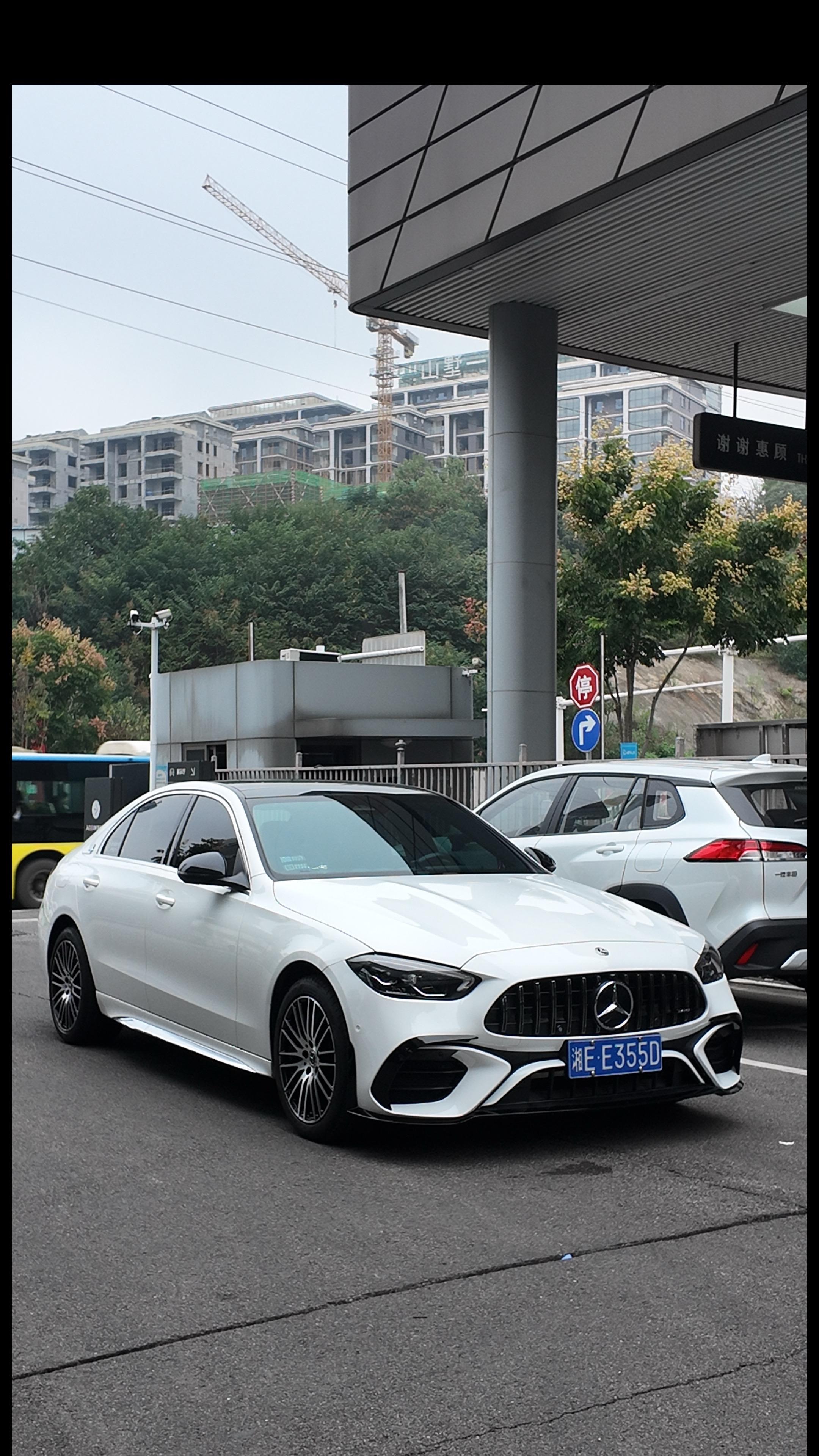 年少有为开奔驰 爱情不用你主动